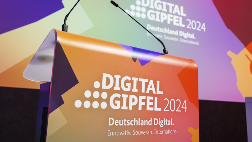 Rednerpult beim Digital-Gipfel 2024 Rednerpult beim Digital-Gipfel 2024