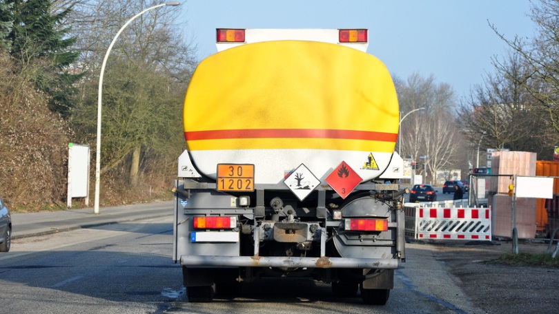 Tanklaster von hinten Tanklaster von hinten