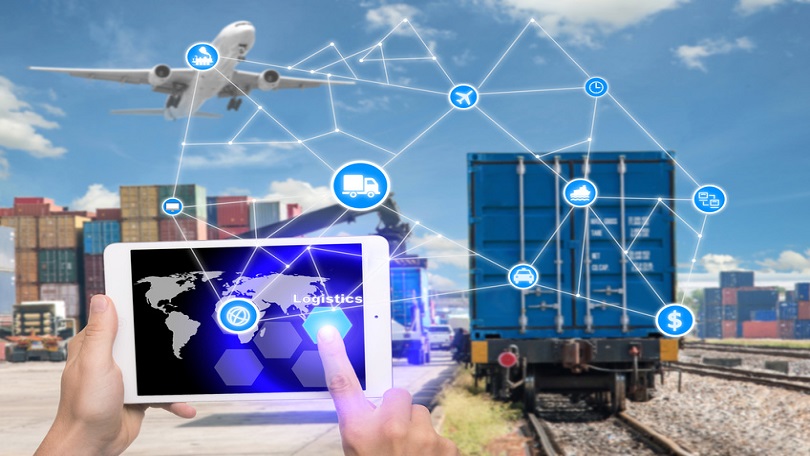 Digitales Netz zum Thema Logistik, das durch ein Tablet erzeugt wird Digitales Netz zum Thema Logistik, das durch ein Tablet erzeugt wird