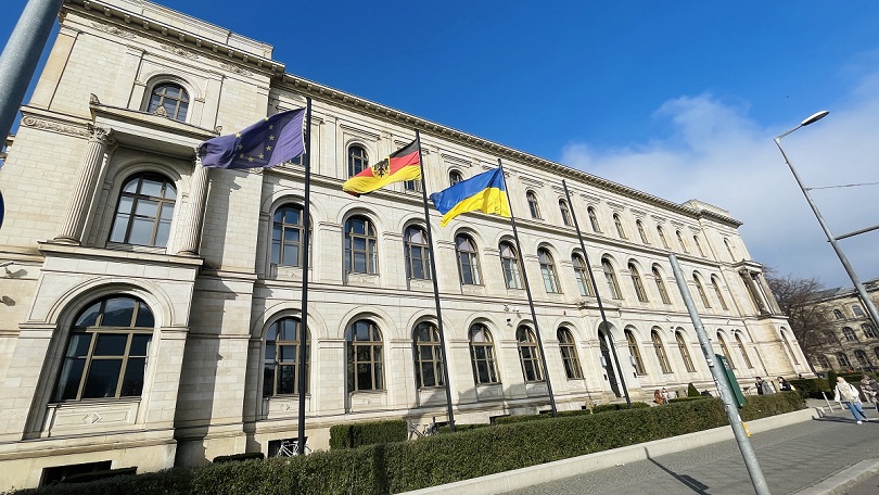 Flaggen vor dem BMDV Flaggen vor dem BMDV