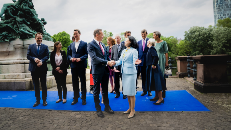 G7 Düsseldorf: Gruppenfoto, im Vordergrund Bundesminister Dr. Volker Wissing und seine japanische Kollegin Karen Makishima G7 Düsseldorf: Gruppenfoto, im Vordergrund Bundesminister Dr. Volker Wissing und seine japanische Kollegin Karen Makishima