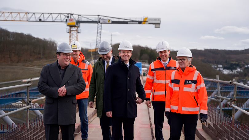 Gruppenfoto mit Volker Wissing auf der Talbrücke Rahmede Gruppenfoto mit Volker Wissing auf der Talbrücke Rahmede