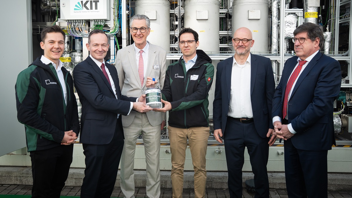 Gruppenbild mit Volker Wissing, David Strittmatter, CEO und Co-Founder der ICODOS GmbH, und Christian Specht, Oberbürgermeister der Stadt Mannheim, sowie Vertretern des Karlsruher Institut für Technologie und dem Eigenbetrieb Stadtentwässerung. Gruppenbild mit Volker Wissing, David Strittmatter, CEO und Co-Founder der ICODOS GmbH, und Christian Specht, Oberbürgermeister der Stadt Mannheim, sowie Vertretern des Karlsruher Institut für Technologie und dem Eigenbetrieb Stadtentwässerung.