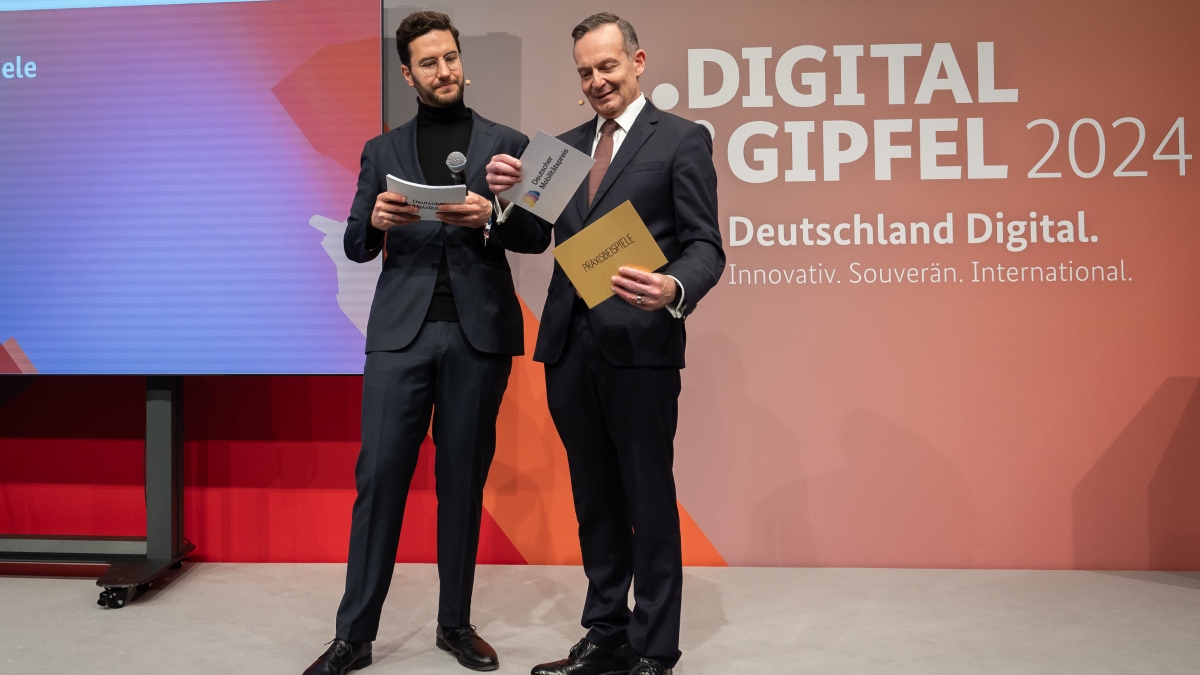 Volker Wissing bei der Verleihung des Deutschen Mobilitätspreises auf dem Digital-Gipfel 2024 Volker Wissing bei der Verleihung des Deutschen Mobilitätspreises auf dem Digital-Gipfel 2024