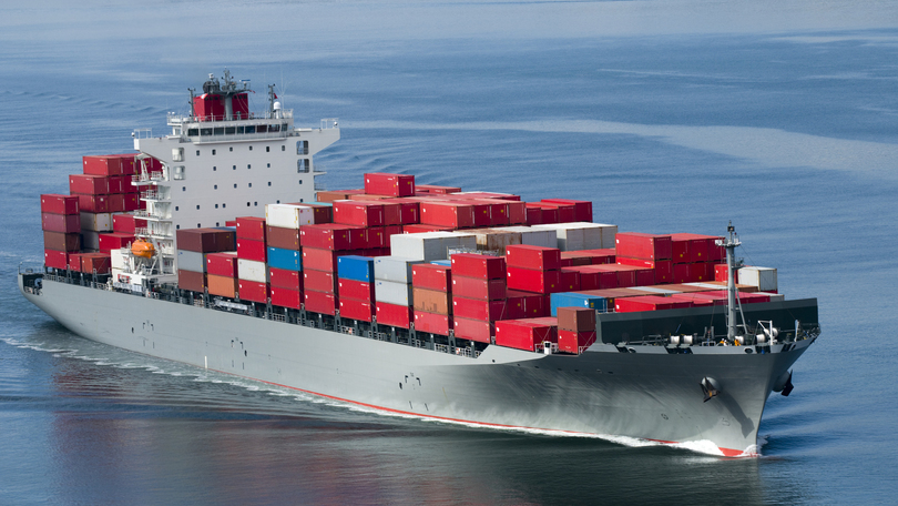 Foto eines Containerschiffs auf dem Meer Foto eines Containerschiffs auf dem Meer